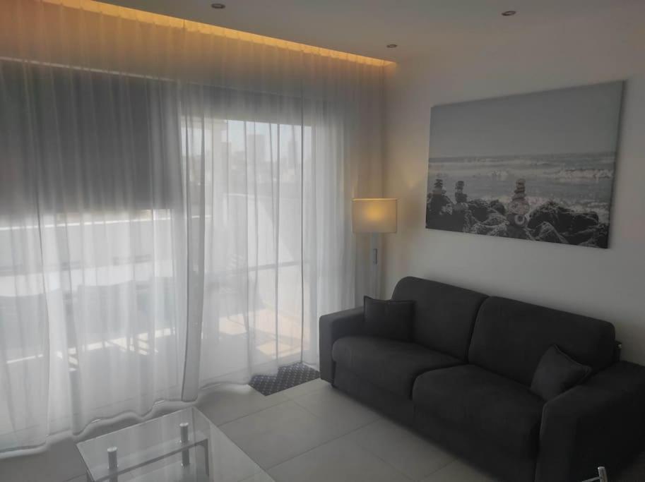 The Penthouse @ Court Twenty-five Слима